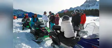 También puedes disfrutar de excursión en motos de nieve en La Partacua, en el Valle de Tena. También puedes disfrutar de excursión en motos de nieve en La Partacua, en el Valle de Tena.