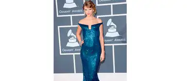 Taylor Swift en los Grammy del 2010. Fiel a su estilo, la cantante lució un vestido brillante en tonalidades azules. Taylor Swift en los Grammy del 2010. Fiel a su estilo, la cantante lució un vestido brillante en tonalidades azules.