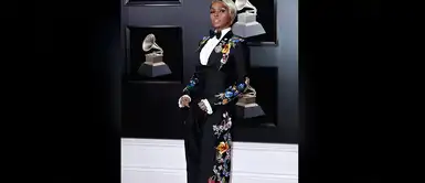 Janelle Monae, fiel a su estilo, ha llevado un esmoquin de Dolce & Gabbana con unas coloridas flores pintadas a mano. Janelle Monae, fiel a su estilo, ha llevado un esmoquin de Dolce & Gabbana con unas coloridas flores pintadas a mano.