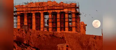 Vista de la luna llena junto al Partenón de Atenas (Grecia). Créditos: YANNIS KOLESIDIS (EFE) Vista de la luna llena junto al Partenón de Atenas (Grecia). Créditos: YANNIS KOLESIDIS (EFE)