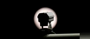 Una cámara de seguridad frente a la superluna en Pekín (China). Créditos: DAMIR SAGOLJ (REUTERS) Una cámara de seguridad frente a la superluna en Pekín (China). Créditos: DAMIR SAGOLJ (REUTERS)