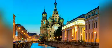 El Puente de los Besos, San Petersburgo, Rusia El Puente de los Besos, San Petersburgo, Rusia
