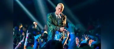 Eminem posee el Récord Guinness por decir el mayor número de palabras, en un lapso de tiempo muy corto. En la canción ‘Rap God’ el también productor logra pronunciar 97 palabras en sólo 15 segundos. Eminem posee el Récord Guinness por decir el mayor número de palabras, en un lapso de tiempo muy corto. En la canción ‘Rap God’ el también productor logra pronunciar 97 palabras en sólo 15 segundos.