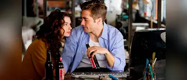 El amor y otras adicciones: Jake Gyllenhaal y Anne Hathaway interpretan una historia basada en hechos de la vida real, donde de manera sorpresiva se unen los caminos de un vendedor calculador y una mujer independiente. El amor y otras adicciones: Jake Gyllenhaal y Anne Hathaway interpretan una historia basada en hechos de la vida real, donde de manera sorpresiva se unen los caminos de un vendedor calculador y una mujer independiente.