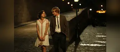 Medianoche en Paris: La historia se desarrolla en París, y cuenta las vicisitudes de una familia en viaje de trabajo. Medianoche en Paris: La historia se desarrolla en París, y cuenta las vicisitudes de una familia en viaje de trabajo.