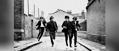 The Beatles está en las páginas del Guinness World Records, gracias a que vendió más de mil millones de copias de sus discos en todo el mundo. Hasta el momento ninguna agrupación o solista les ha quitado ese título. The Beatles está en las páginas del Guinness World Records, gracias a que vendió más de mil millones de copias de sus discos en todo el mundo. Hasta el momento ninguna agrupación o solista les ha quitado ese título.