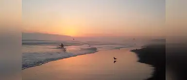 Primera, Segunda y Tercera Playa, son playas extensas ubicadas en Mollendo, provincia de Islay, a 126 km de la ciudad de Arequipa. Primera, Segunda y Tercera Playa, son playas extensas ubicadas en Mollendo, provincia de Islay, a 126 km de la ciudad de Arequipa.