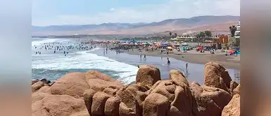 Mejía se encuentra a 146 kilómetros de la ciudad de Arequipa, cerca de Mollendo, esta atractiva playa destaca por sus hermosos paisajes y el pintoresco pueblo que la rodea. Mejía se encuentra a 146 kilómetros de la ciudad de Arequipa, cerca de Mollendo, esta atractiva playa destaca por sus hermosos paisajes y el pintoresco pueblo que la rodea.
