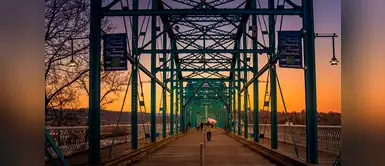 Puente sobre el río Tennessee, en Chattanooga. Puente sobre el río Tennessee, en Chattanooga.