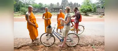 Templos de Angkor ubicado en Camboya, es un complejo hindú con más de mil templos, pagodas y tumbas forma una ciudad inmensa de cúpulas que sobresalen en la jungla del norte de Camboya, muchas de ellas rodeadas todavía de un gran misterio. Templos de Angkor ubicado en Camboya, es un complejo hindú con más de mil templos, pagodas y tumbas forma una ciudad inmensa de cúpulas que sobresalen en la jungla del norte de Camboya, muchas de ellas rodeadas todavía de un gran misterio.