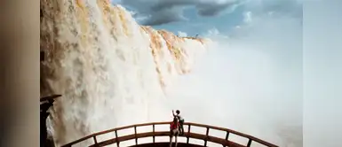 Cataratas de Iguazú se encuentra ubicada entre Brasil y Argentina Cataratas de Iguazú se encuentra ubicada entre Brasil y Argentina