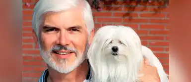 Cabellera blanca y lisa Cabellera blanca y lisa