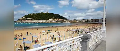 La Concha de San Sebastián no solo ha sido escogida por segundo año consecutivo la sexta playa más bonita del mundo, sino que también vuelve a repetir posición como el mejor arenal de Europa. La Concha de San Sebastián no solo ha sido escogida por segundo año consecutivo la sexta playa más bonita del mundo, sino que también vuelve a repetir posición como el mejor arenal de Europa.