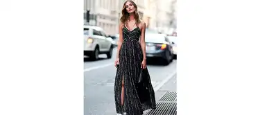 Maxivestido casual con tirantes delgados y zapatillas Maxivestido casual con tirantes delgados y zapatillas