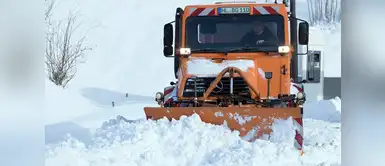 Una máquina quitanieves en Luebeck Una máquina quitanieves en Luebeck