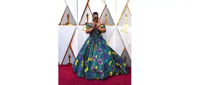 Whoopi Goldberg lució un vestido vueludo con la peor combinación de colores. Whoopi Goldberg lució un vestido vueludo con la peor combinación de colores.