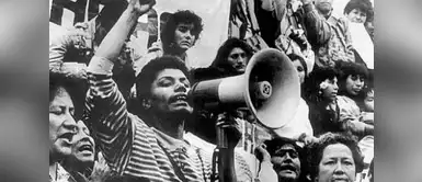 María Elena Moyano fue una luchadora social, conocida popularmente como "Madre Coraje". Lucho por varios años contra el terrorismo María Elena Moyano fue una luchadora social, conocida popularmente como "Madre Coraje". Lucho por varios años contra el terrorismo