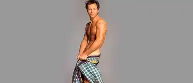 Con muy poca ropa Con muy poca ropa