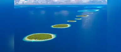 Noviembre es el mes idóneo para bucear entre mantas raya en el atolón de Baa, en el océano Índico, uno de los 26 que integran la República de Maldivas, al suroeste de Sri Lanka, también conocida como el país de las mil ('mal') islas ('divas') Noviembre es el mes idóneo para bucear entre mantas raya en el atolón de Baa, en el océano Índico, uno de los 26 que integran la República de Maldivas, al suroeste de Sri Lanka, también conocida como el país de las mil ('mal') islas ('divas')