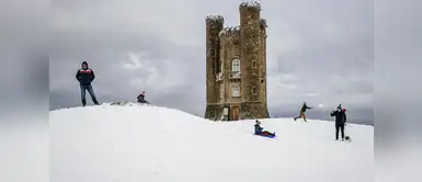 La Torre de Broadway, es el castillo más alto y el mejor punto de observación de esta región ubicada al noroeste de Oxford. La Torre de Broadway, es el castillo más alto y el mejor punto de observación de esta región ubicada al noroeste de Oxford.