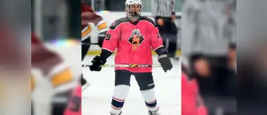 La estrella canadiense Justin Bieber fue retratado jugando hockey con amigos en un establecimiento en Los Ángeles. La estrella canadiense Justin Bieber fue retratado jugando hockey con amigos en un establecimiento en Los Ángeles.