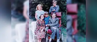 Hawking pasando tiempo con su familia Hawking pasando tiempo con su familia