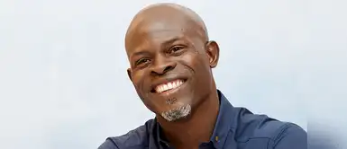 Djimon Hounsou nació en Benin y a los 13 años se trasladó a Paris. Durante una temporada vivió en la calle y comió de los cubos de basura. Djimon Hounsou nació en Benin y a los 13 años se trasladó a Paris. Durante una temporada vivió en la calle y comió de los cubos de basura.