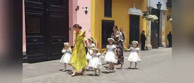 Las damitas y el caballerito de honor estuvieron como antesala a los novios. Las damitas y el caballerito de honor estuvieron como antesala a los novios.