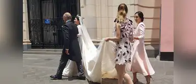 Esta es la parte posterior del hermoso vestido de Alessandra de Osma Esta es la parte posterior del hermoso vestido de Alessandra de Osma