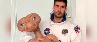 Melendi tiene cara de asustado ¿Será por el extraterrestre que tiene entre manos? Melendi tiene cara de asustado ¿Será por el extraterrestre que tiene entre manos?