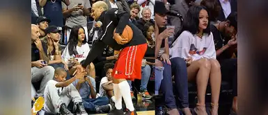 Rihanna y Chris Brown se vieron las caras de nuevo en un partido de basket ball en 2014, en el cual la hermosa cantante evitó mirarlo en todo momento. Rihanna y Chris Brown se vieron las caras de nuevo en un partido de basket ball en 2014, en el cual la hermosa cantante evitó mirarlo en todo momento.