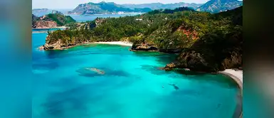 Galápagos, paraíso natural de Ecuador. Para desplazarse a estas islas se puede tomar un vuelo desde Lima a partir de los US$ 970 por persona, para luego ya en Santa Cruz disfrutar de una diversidad de actividades que van desde los US$ 155 por persona Galápagos, paraíso natural de Ecuador. Para desplazarse a estas islas se puede tomar un vuelo desde Lima a partir de los US$ 970 por persona, para luego ya en Santa Cruz disfrutar de una diversidad de actividades que van desde los US$ 155 por persona