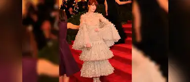 Florence Welch: La vocalista y compositora de Florence and the machine es reconocida por su elegancia y personalidad. Y la MET Gala 2012 no fue la excepción. Escogió un vestido muy peculiar de Alexander McQueen que generó opiniones contrapuestas. Florence Welch: La vocalista y compositora de Florence and the machine es reconocida por su elegancia y personalidad. Y la MET Gala 2012 no fue la excepción. Escogió un vestido muy peculiar de Alexander McQueen que generó opiniones contrapuestas.
