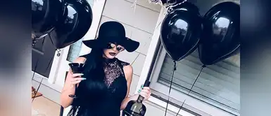 La joven rusa celebró un funeral para despedir sus años más preciados. Ella celebró sus 30 años con un funeral para su “juventud”