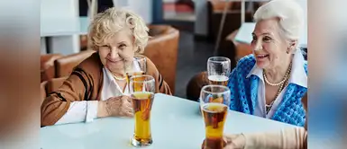 La ciencia afirmaría que beber alcohol te haría vivir hasta los 90 años. ¿Beber alcohol te haría vivir hasta los 90 años? La ciencia tiene la respuesta