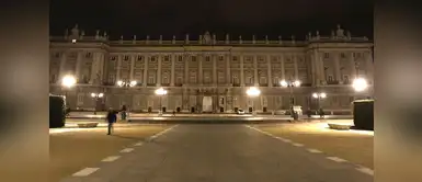 El Palacio Real de Madrid durante La Hora del Planeta. El Palacio Real de Madrid durante La Hora del Planeta.