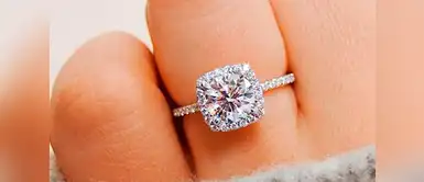 Aries: Cojín.Tú necesitas un diamante que sea grande y brillante. Este estilo de anillo es la combinación perfecta entre moderno y vintage, con esquinas redondeadas y grandes detalles. Aries: Cojín.Tú necesitas un diamante que sea grande y brillante. Este estilo de anillo es la combinación perfecta entre moderno y vintage, con esquinas redondeadas y grandes detalles.