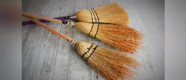 ¿La escoba de cabeza y detrás de la puerta espanta a las malas personas? ¿La escoba de cabeza y detrás de la puerta espanta a las malas personas?