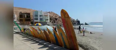 En Cañete escapa al balneario de Cerro Azul, en el km 131 de la Panamericana Sur. En Cañete escapa al balneario de Cerro Azul, en el km 131 de la Panamericana Sur.