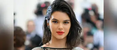 Kendall-Jenner-Zapatillas Kendall Jenner muestra cómo usar zapatillas en el trabajo y no sufrir con los tacos