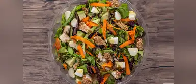 Aprende a preparar una rica ensalada de pollo con sillao y ajonjolí Aprende a preparar una rica ensalada de pollo al sillao y ajonjolí