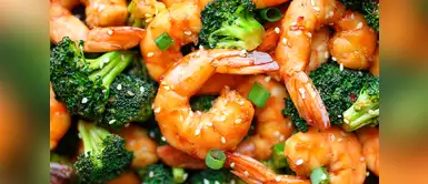 Aprende a preparar unos ricos camarones con brócoli saltados en menos de 20 minutos Aprende a preparar unos ricos camarones con brócoli salteados