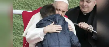 El pequeño Emanuele conmovió al Papa Francisco con su pregunta Papa Francisco se conmueve ante la pregunta de un niño sobre su padre ateo