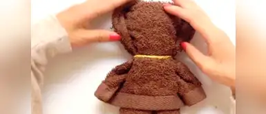 Este oso de peluche lo puedes crear utilizando una pequeña toalla de manos. Día de la Madre 2018: tutorial te enseña a crear un osito de peluche con una toalla y unas ligas