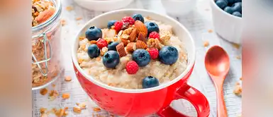 Ahora tendrás toda la energía que necesitas al preparar estar deliciosas recetas a base de avena. Cuatro deliciosos batidos de avena para que tengas energía todo el día