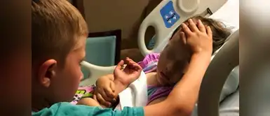 Antes que la niña muera de un agresivo cáncer, su hermanito se fue a despedir de ella. Niño se despide de su hermanita con cáncer y su papá captura el desgarrador momento