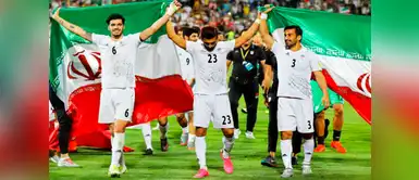 Mira las sexys fotos de la selección de Irán Selección de Irán causa furor en redes sociales por llegar vestidos de esta manera