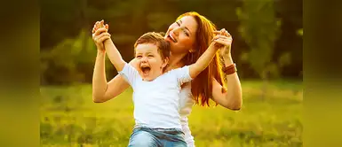 Es muy importante que tu hijo sepa comunicare contigo. Cuatro señales de que estás criando a un niño feliz, según especialista