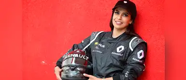 Conoce a la saudí que condujo un auto de Fórmula 1 Mujer maneja auto F1 para celebrar el permiso de conducir en Arabia Saudita