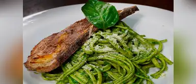 Te saldrán deliciosos estos tallarines verdes con bisteck. Aprende a preparar unos riquísimos tallarines verdes con bisteck